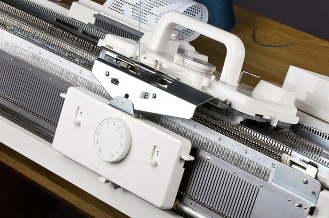 Hovedbilde SK 280 hullkort finstrikkemaskin + ribbapparat ...