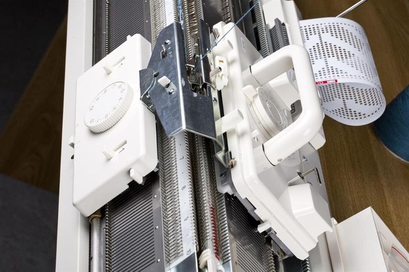 SK 280 hullkort finstrikkemaskin + ribbapparat SRP60N pakkepris